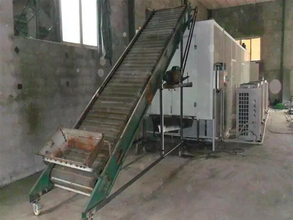 中（zhōng）藥材帶式（shì）熱（rè）泵烘幹機